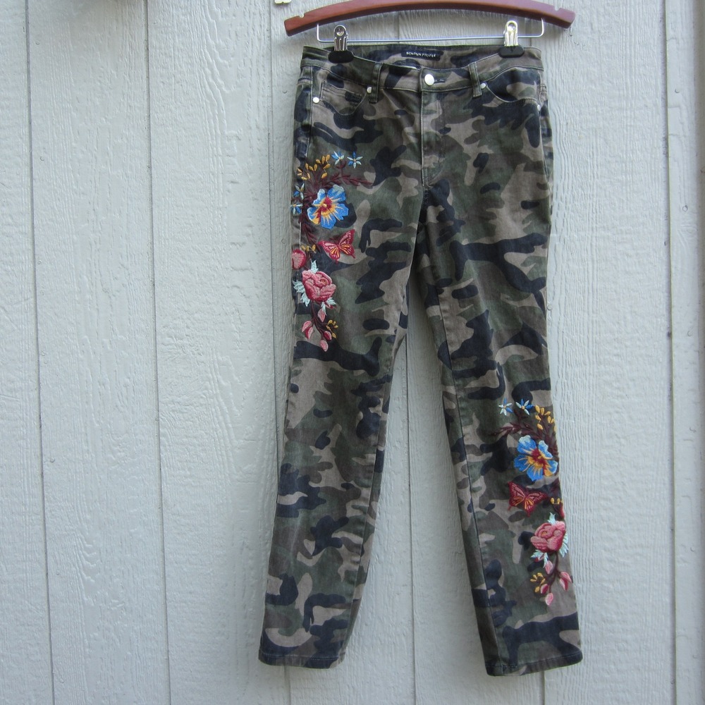 Boston Proper Camo Jeans Size 6 Embroidered Flowers Stretchy comfy casual BOHO